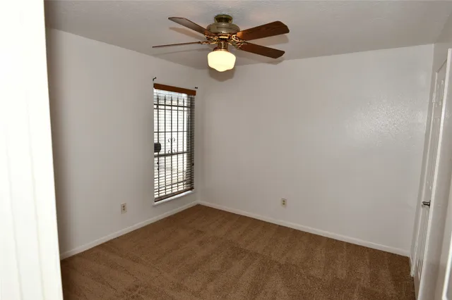 a view of a house with backyard and garden