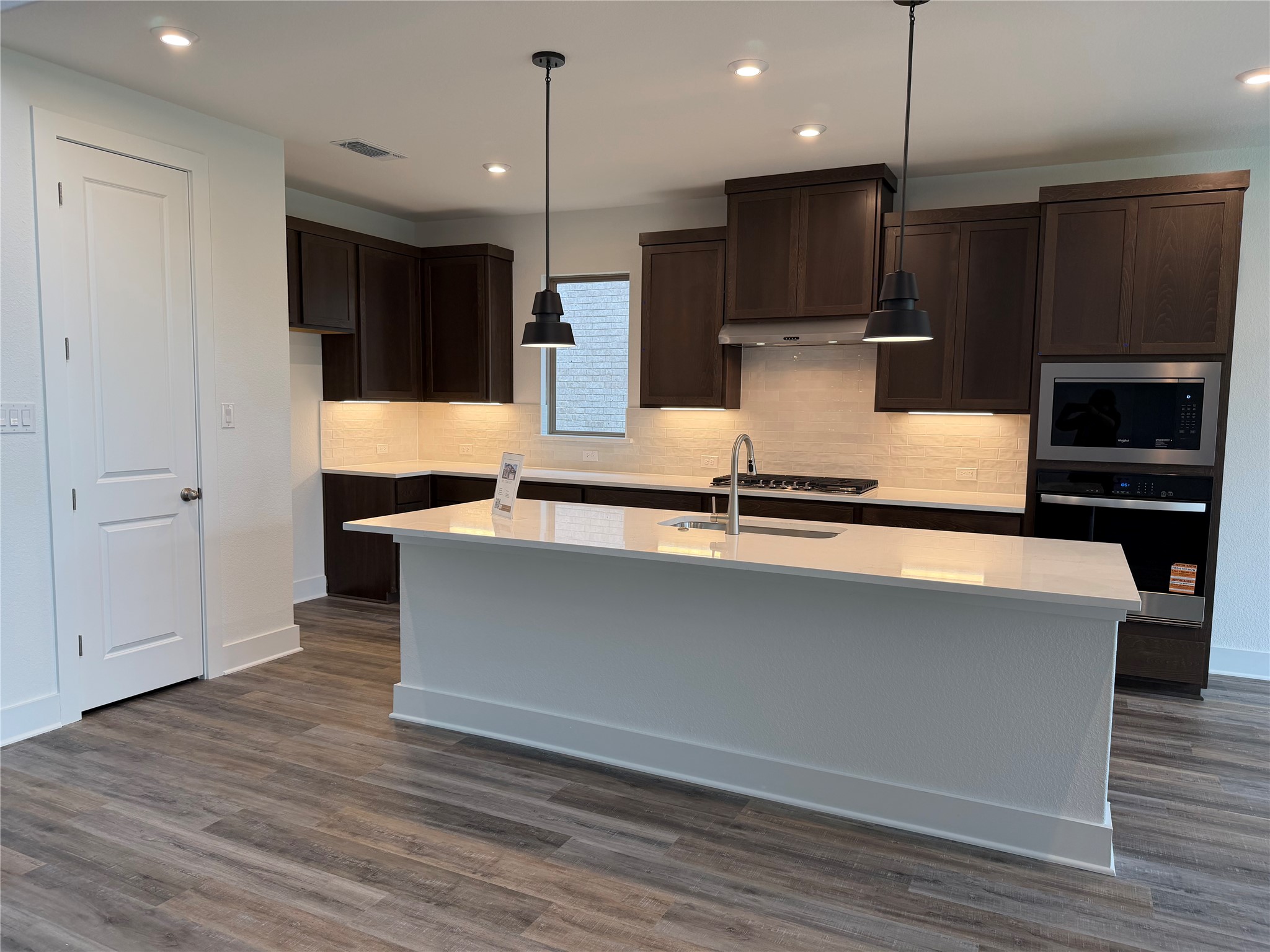 405 Texas Drive Georgetown, TX 78628 - Photo 3 of 18 Light & Bright Open Concept Kitchen