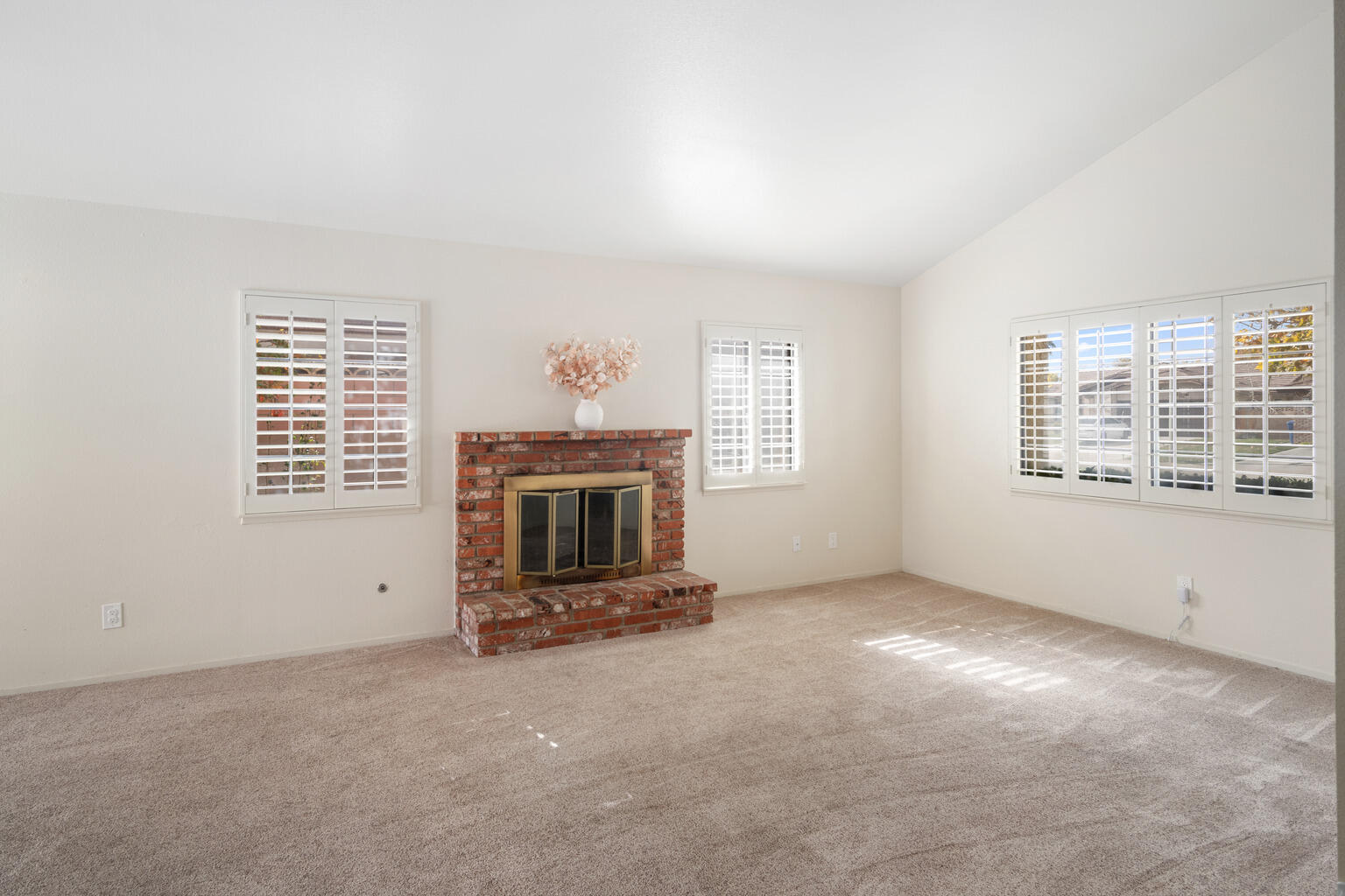 44210 Ruthron Avenue Lancaster, CA 93536 - Photo 5 of 35 DSC07966