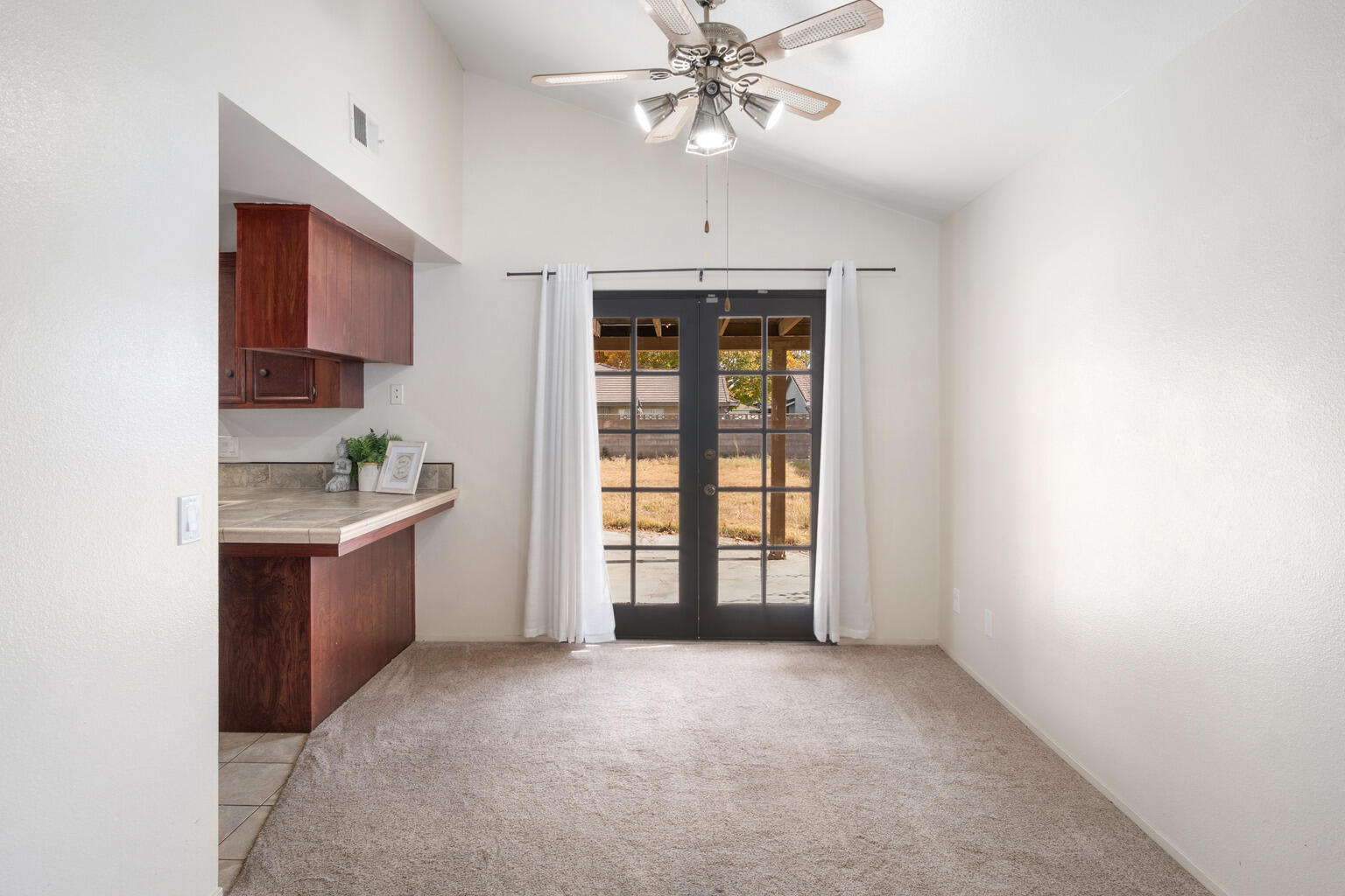44210 Ruthron Avenue Lancaster, CA 93536 - Photo 8 of 35 DSC07954