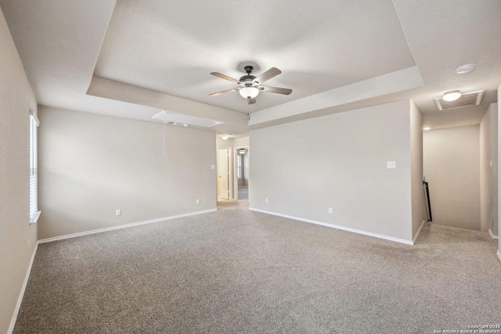 148 Hunters Spring San Antonio, TX 78253 - Photo 6 of 16 an empty room with a ceiling fan and a fan