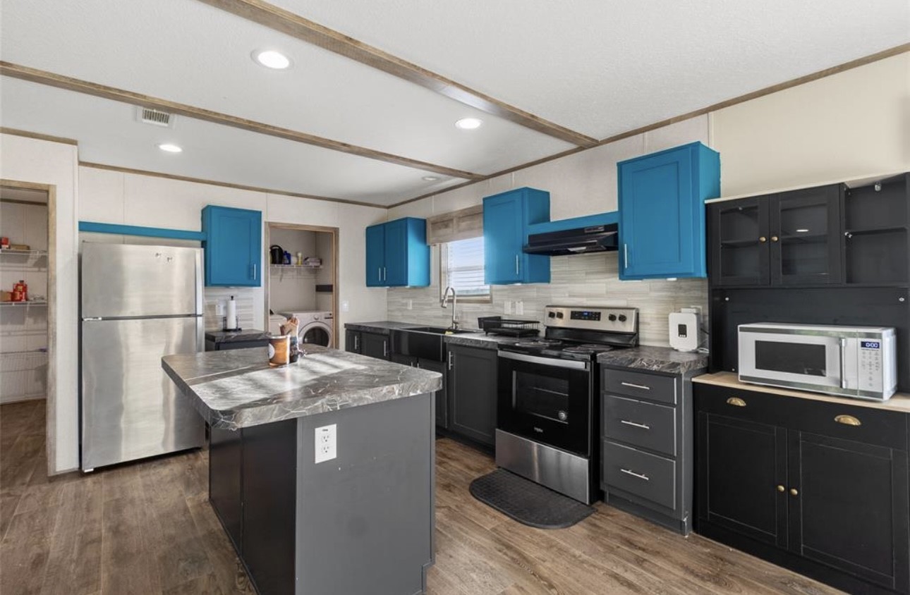 43 Ironwood Road Victoria, TX 77904 - Photo 15 of 21 a kitchen with stainless steel appliances granite countertop a sink stove and refrigerator