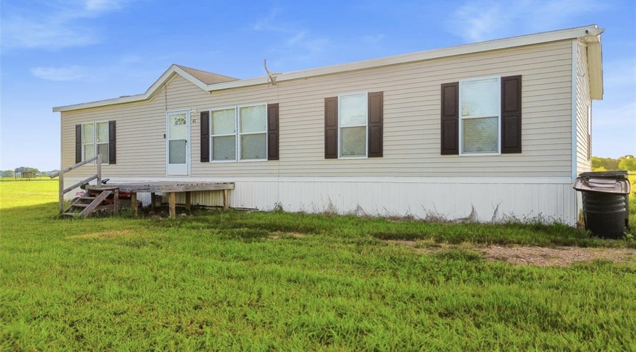 43 Ironwood Road Victoria, TX 77904 - Photo 21 of 21 a backyard of a house with seating space