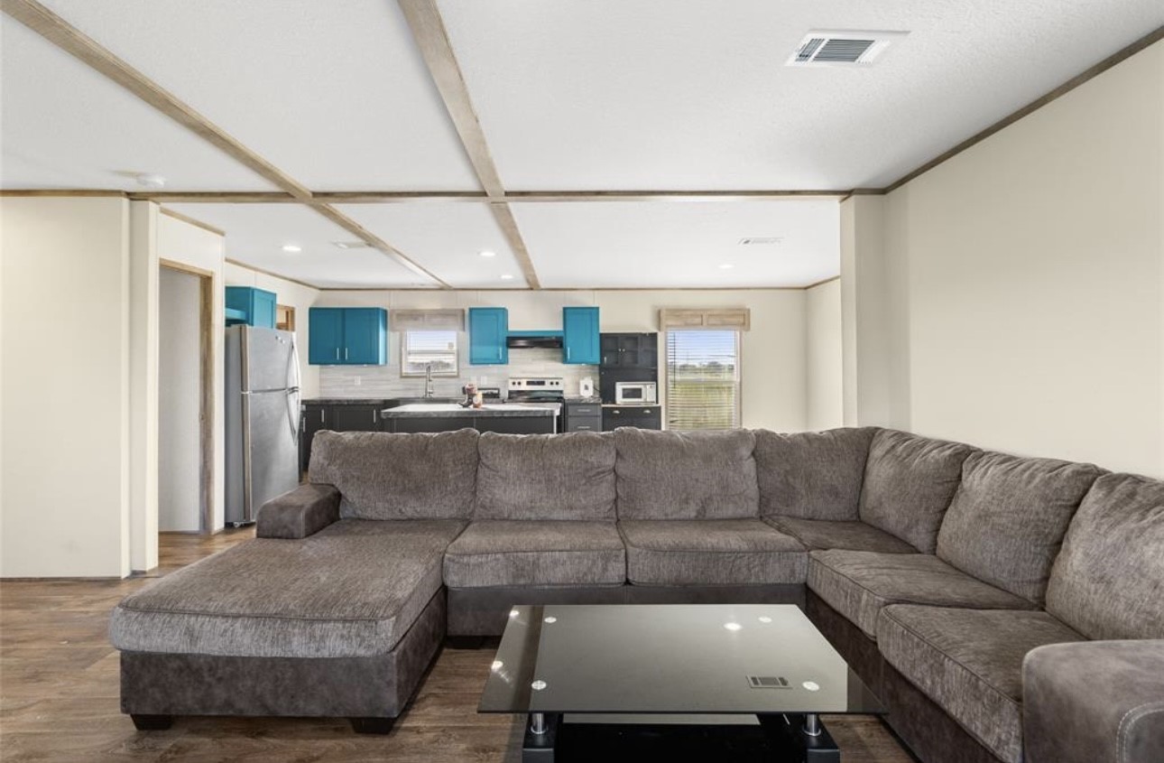 43 Ironwood Road Victoria, TX 77904 - Photo 7 of 21 a living room with furniture and a large window