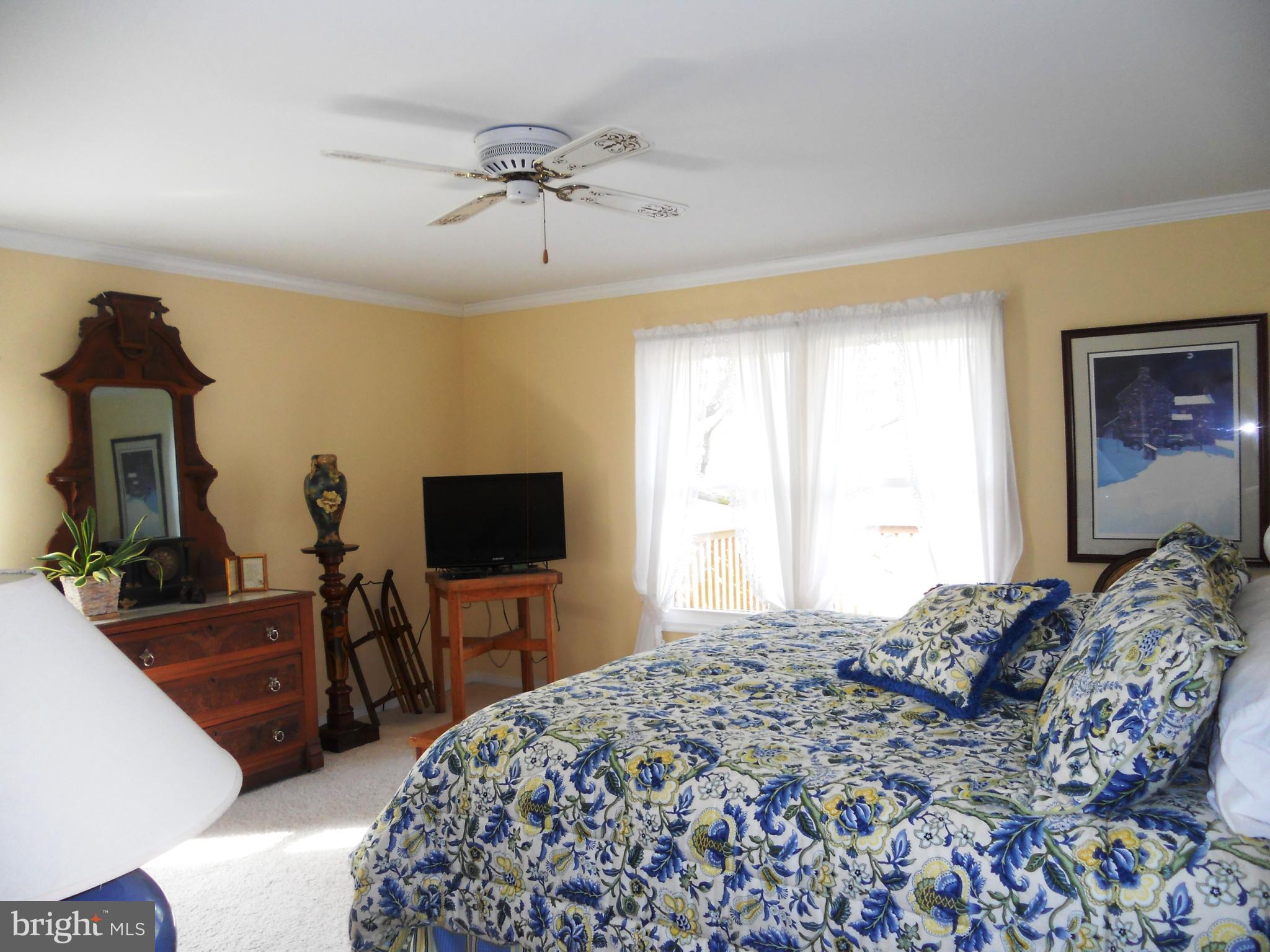 1188 Long Valley Road Westminster, MD 21158 - Photo 14 of 37 Primary bedroom with crown molding