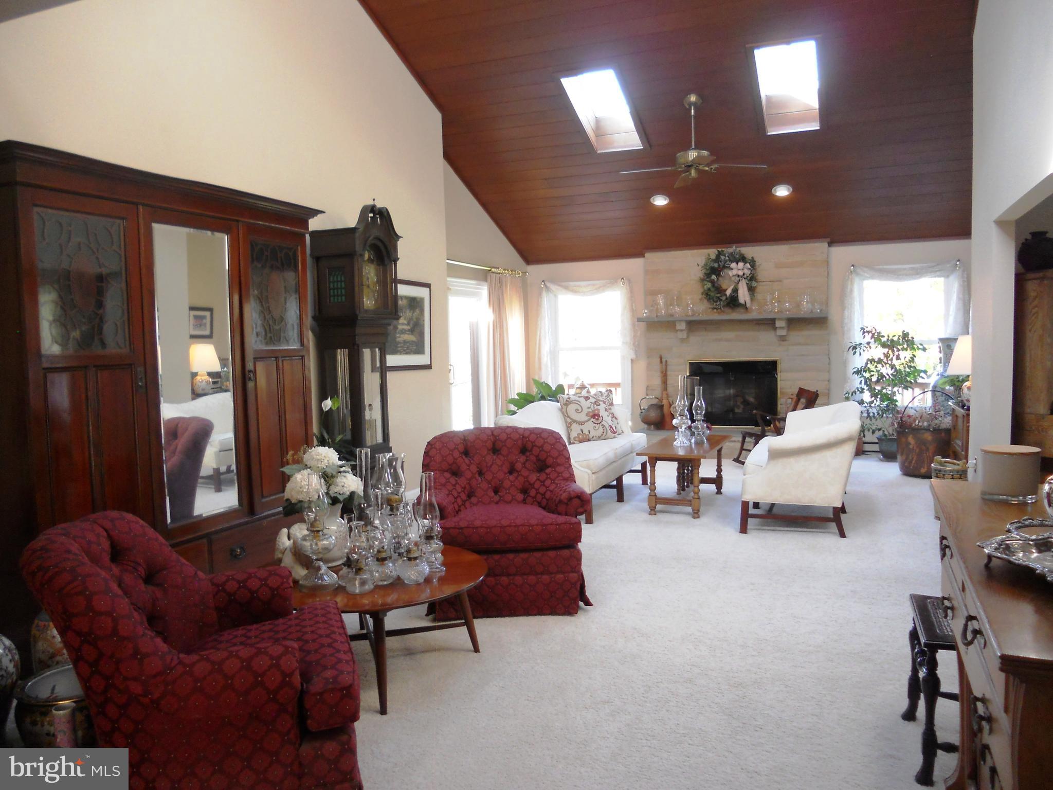 1188 Long Valley Road Westminster, MD 21158 - Photo 5 of 37 Amazingly spacious living room.