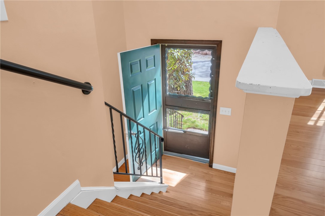 175 Monroe Street Warwick, RI 02888 - Photo 8 of 32