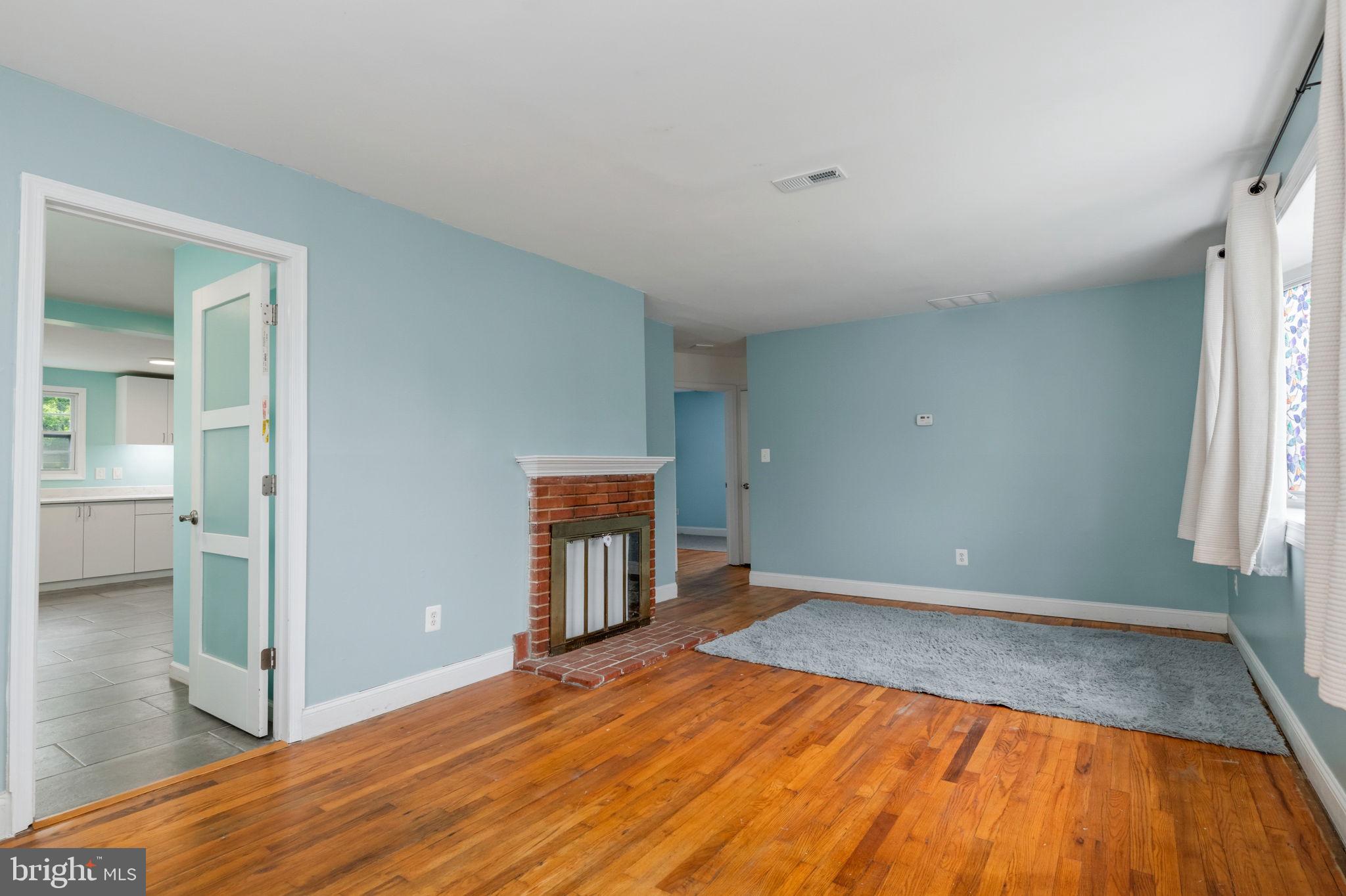 6823 Barrett Road Falls Church, VA 22042 - Photo 5 of 36