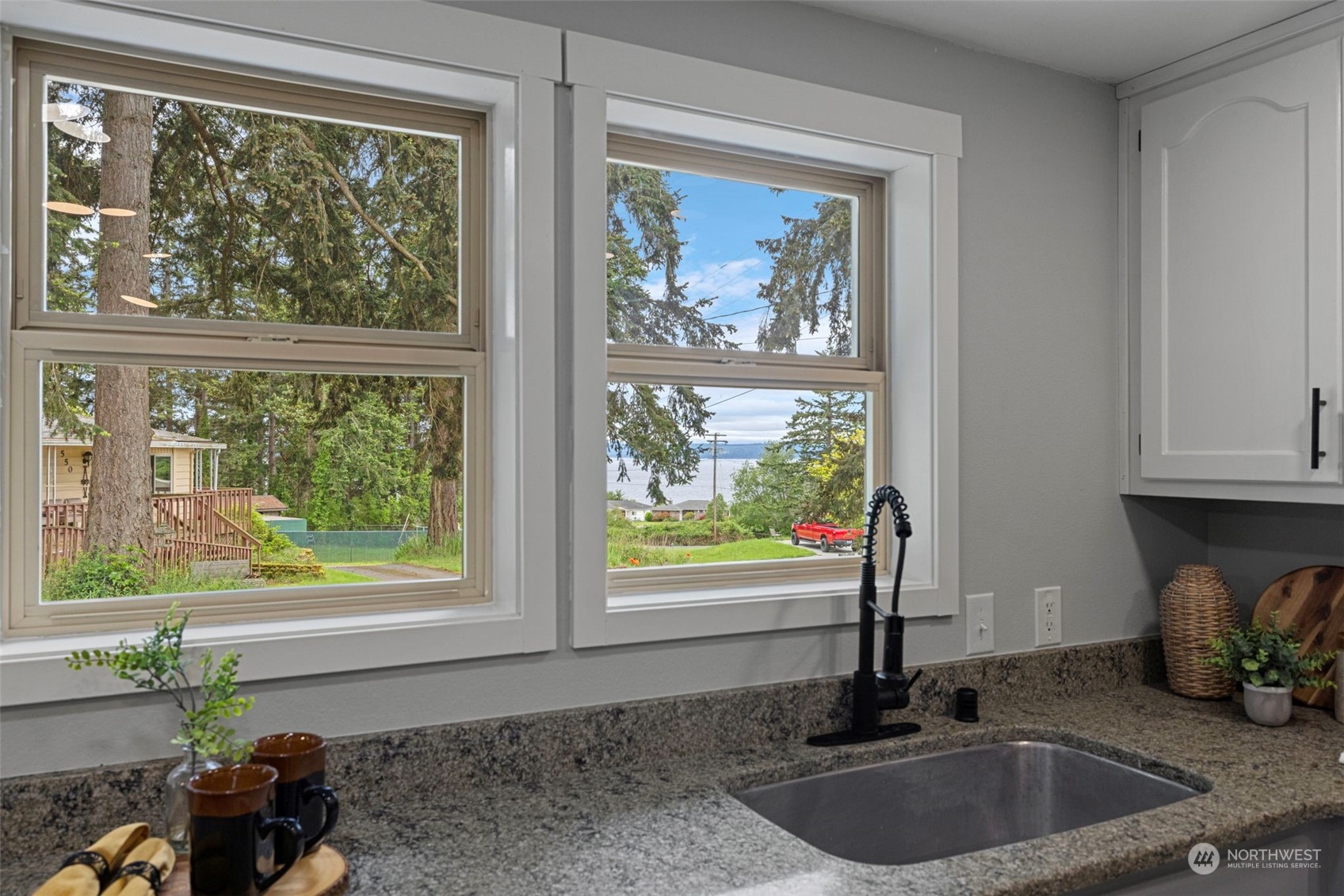 564 East Bush Point Road Freeland, WA 98249 - Photo 9 of 29 Gallery Image 9