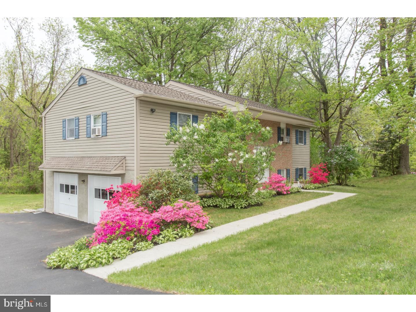 197 Rose Valley Road Pottstown, PA 19464 - Photo 2 of 25 Garage