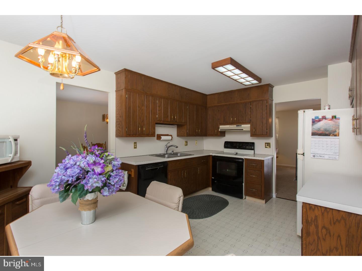 197 Rose Valley Road Pottstown, PA 19464 - Photo 8 of 25 Kitchen