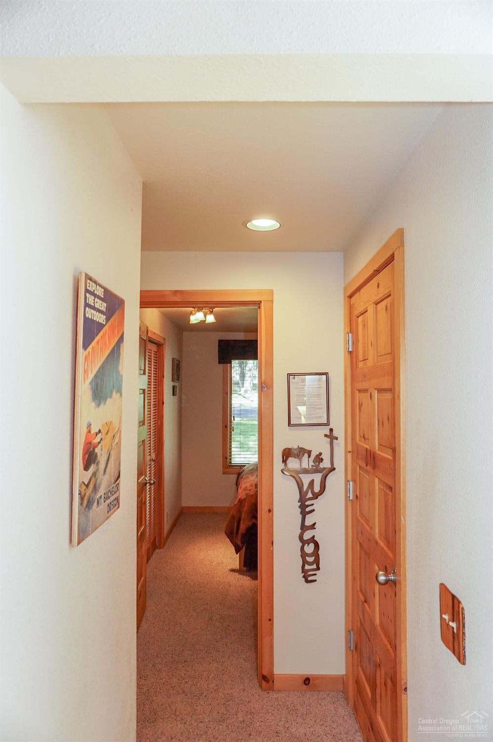 57534 Circle 4 Cabin Road Sunriver, OR 97707 - Photo 14 of 24 Additional Photo