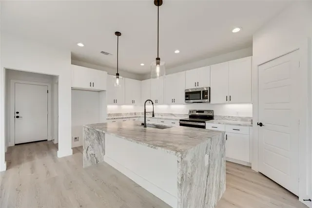 $423,700 | 2326 Fairfax Drive, Irving, TX 75060