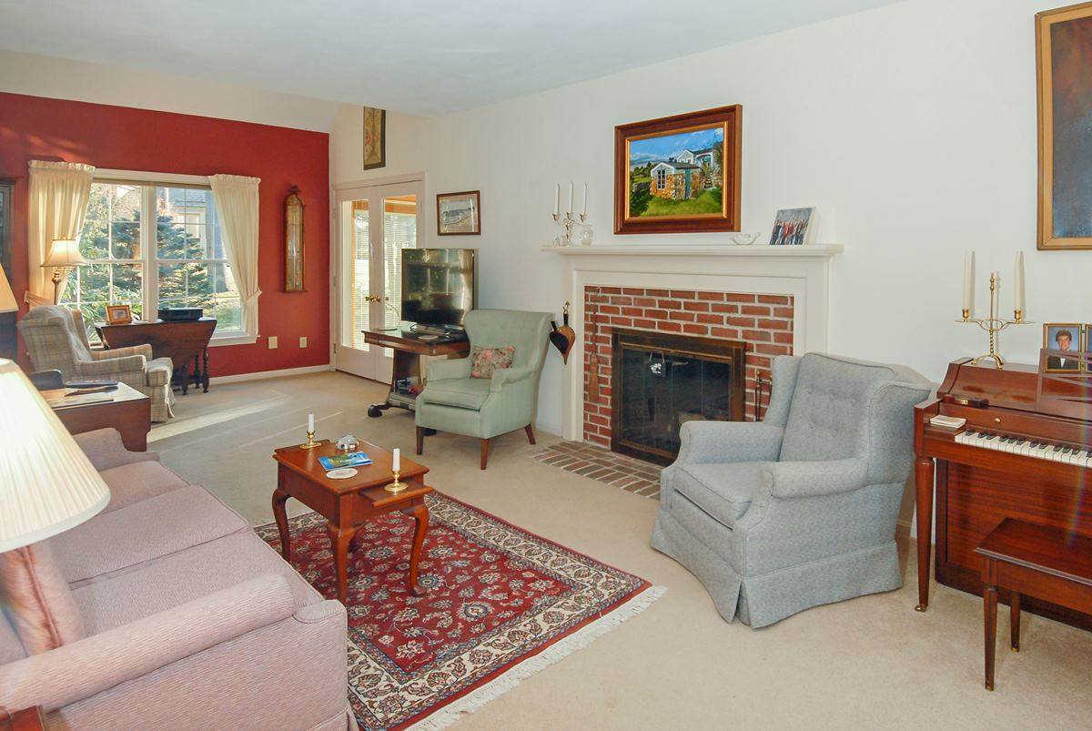 7 Stratham Green, Unit 7 Stratham, NH 03885 - Photo 4 of 21