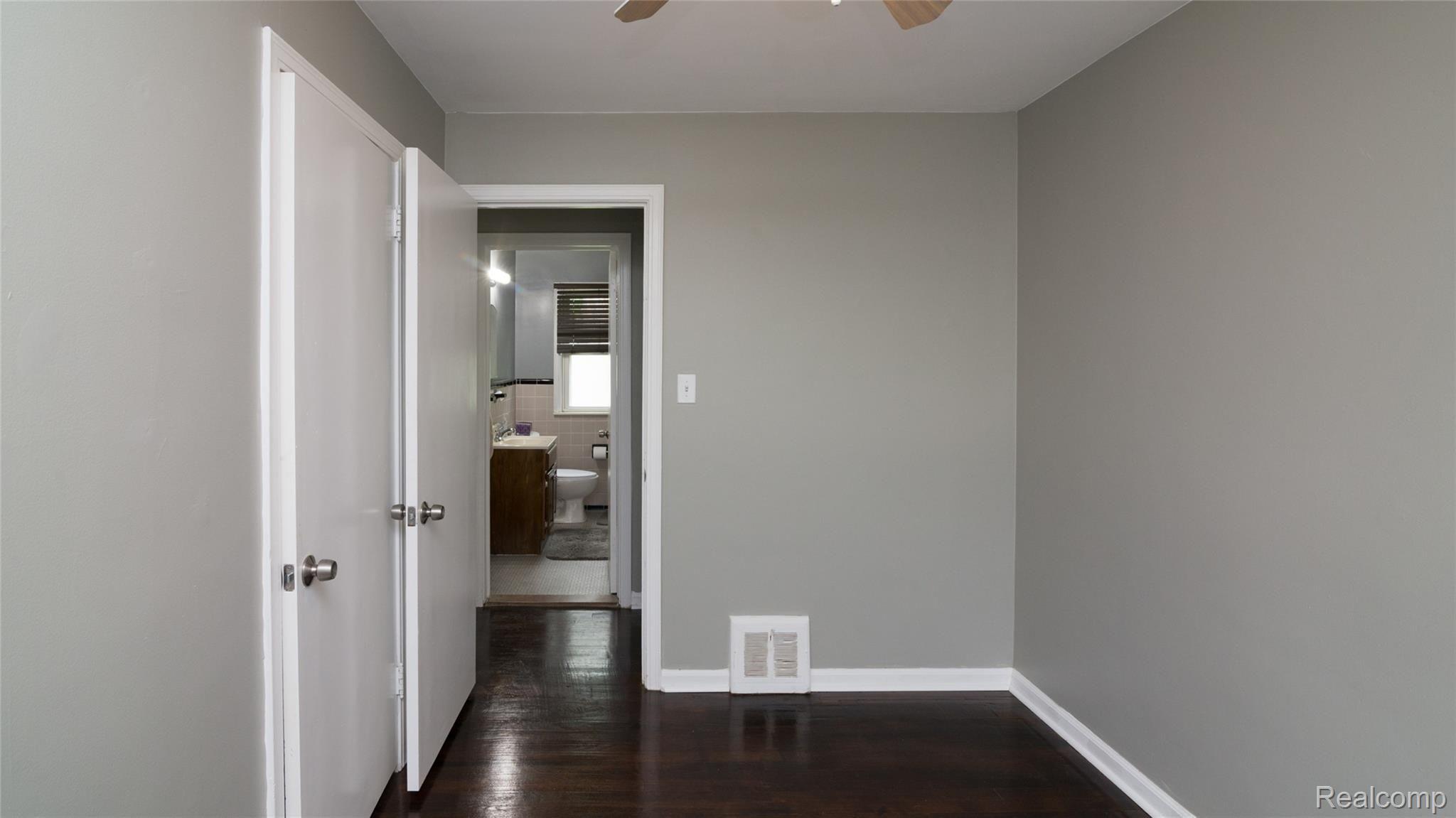 11307 Merriman Road Livonia, MI 48150 - Photo 19 of 32 018_1.jpg