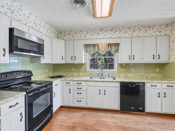 $350,000 | 31 El Viento Drive, Washington, MO 63090