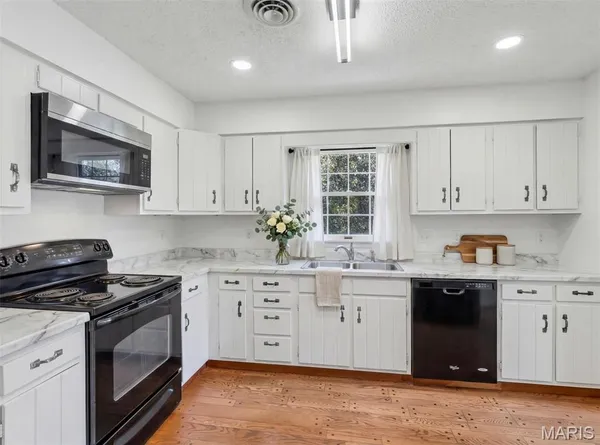 $350,000 | 31 El Viento Drive, Washington, MO 63090
