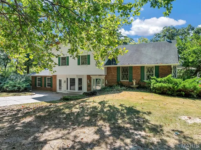 $394,000 | 31 El Viento Drive, Washington, MO 63090