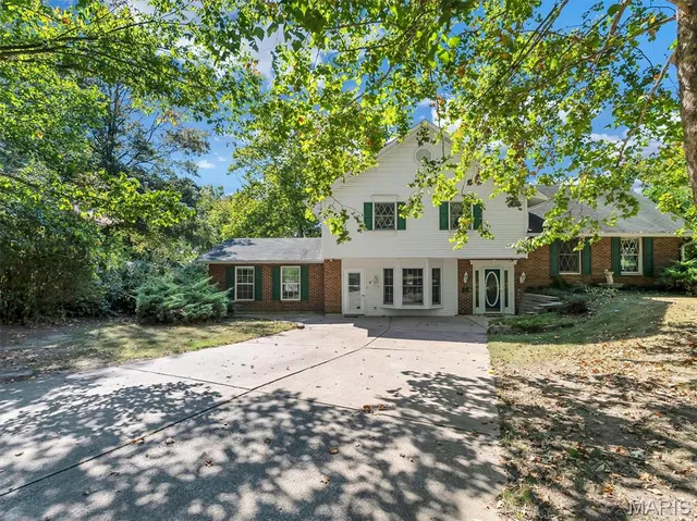 $394,000 | 31 El Viento Drive, Washington, MO 63090