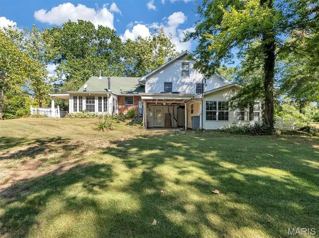 $394,000 | 31 El Viento Drive, Washington, MO 63090