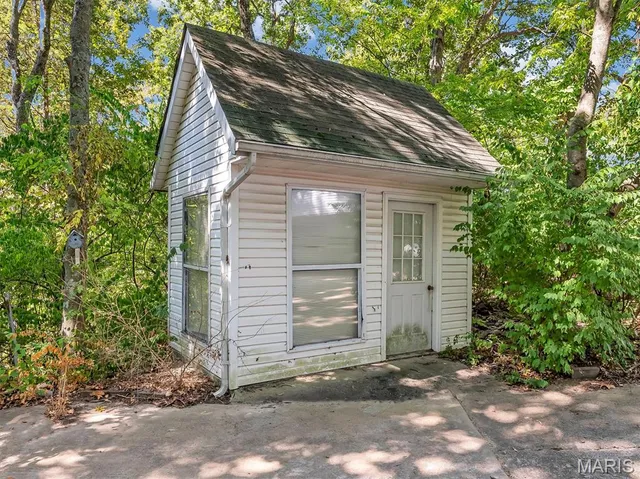 $394,000 | 31 El Viento Drive, Washington, MO 63090