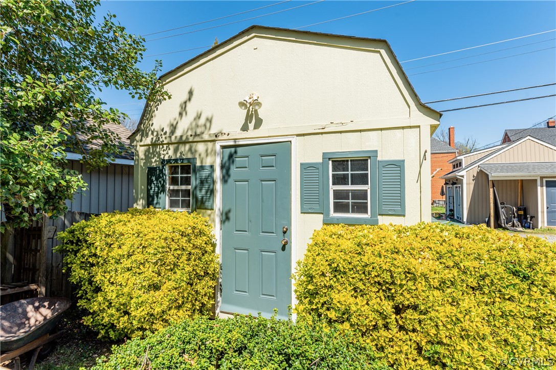 1910 Seddon Road Richmond, VA 23227 - Photo 31 of 39 a view of a house with a small yard