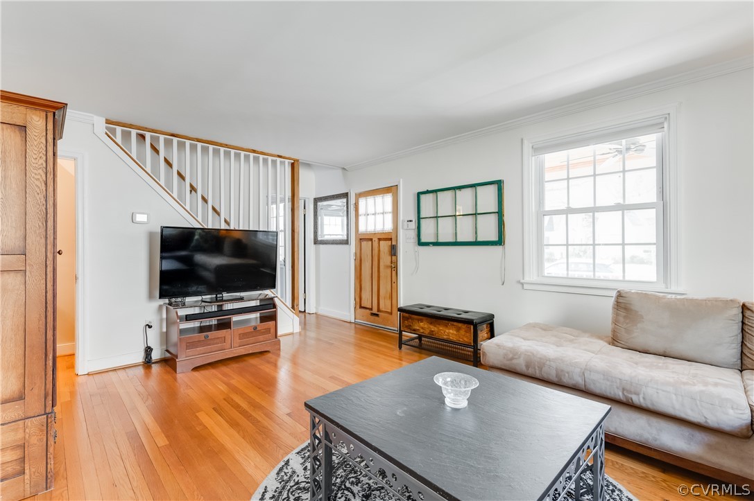 1910 Seddon Road Richmond, VA 23227 - Photo 6 of 39 a living room with furniture and a flat screen tv
