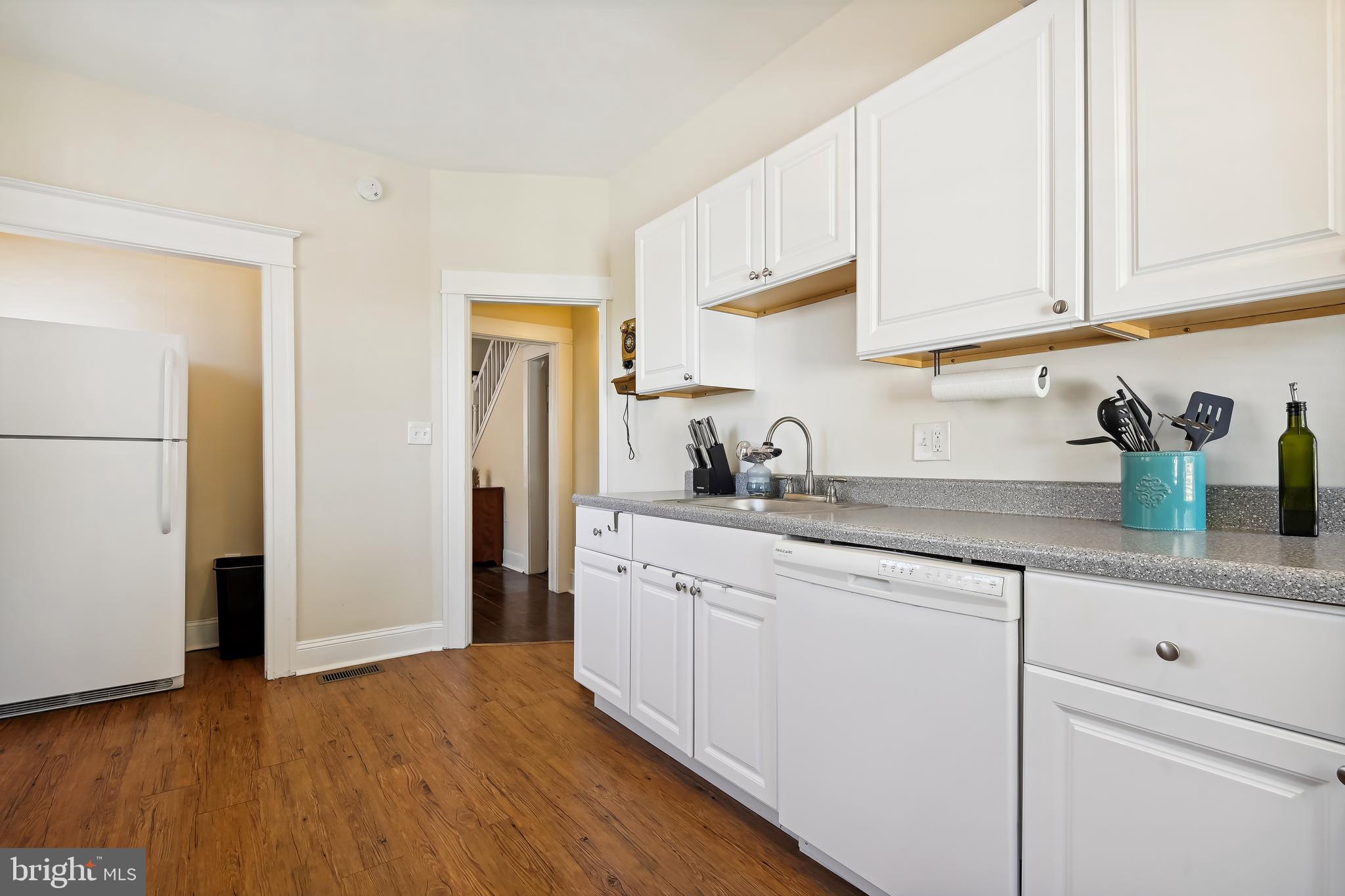 607 Aldershot Road Baltimore, MD 21229 - Photo 10 of 33
