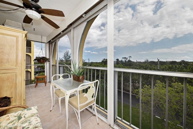 250 Northeast 20th Street, Unit 4250 Boca Raton, FL 33431 - Photo 2 of 8 09_250NE20thStreet_425_85_Patio_FlexMLS8
