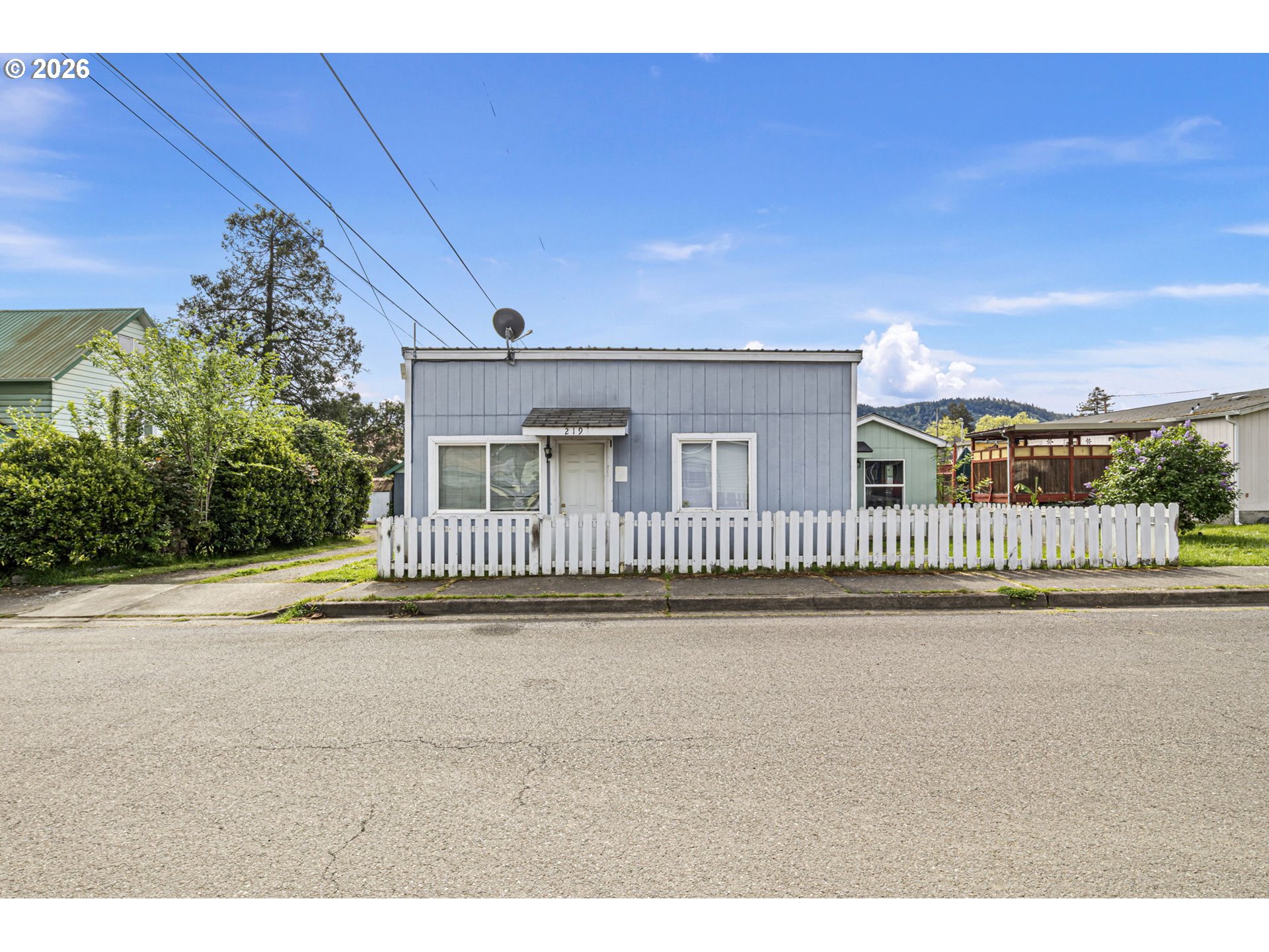 215 2nd Avenue Riddle, OR 97469 - Photo 5 of 46