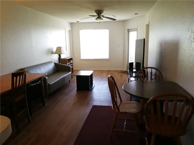 $445 | 519 Southwest Parkway, Unit 301, College Station, TX 77840