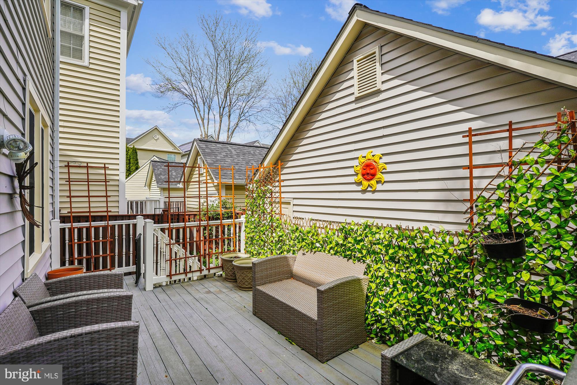 217 Highland Ridge Avenue Gaithersburg, MD 20878 - Photo 3 of 47 Relax with a book, glass of wine, or a friend!