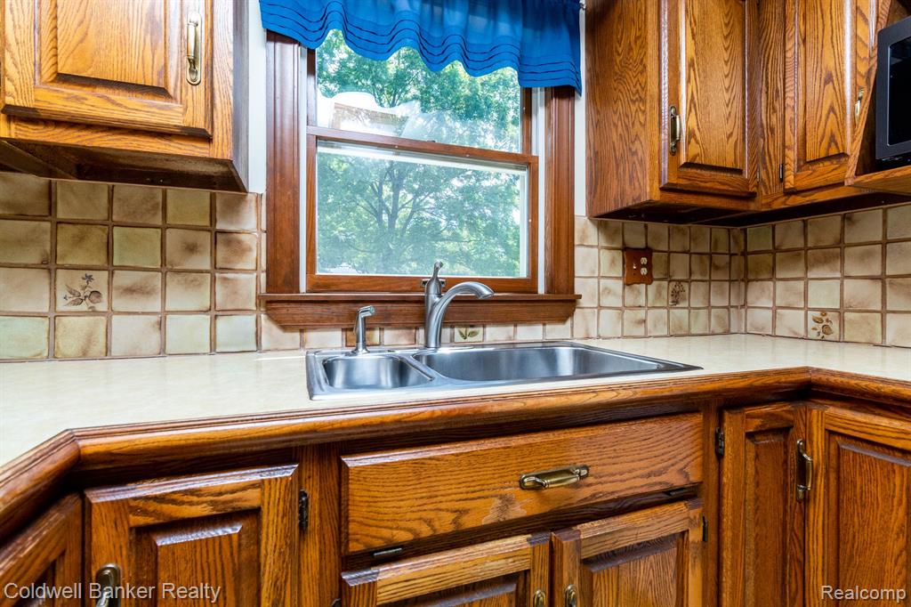 520 Willard Avenue Rochester Hills, MI 48307 - Photo 12 of 36