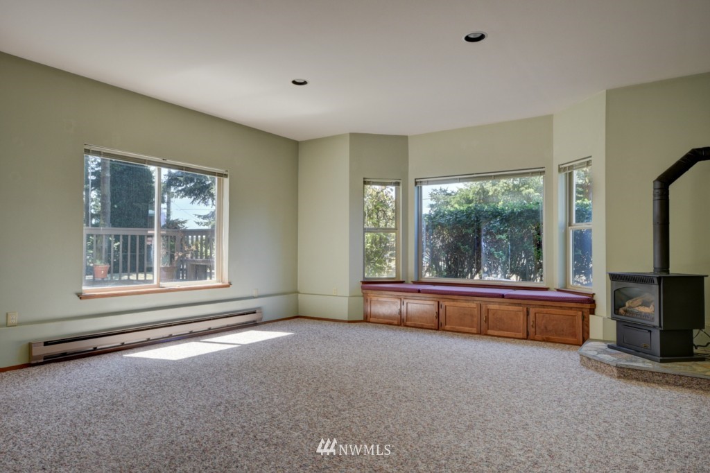 1913 Island View Road Oak Harbor, WA 98277 - Photo 11 of 25 Gallery Image 11