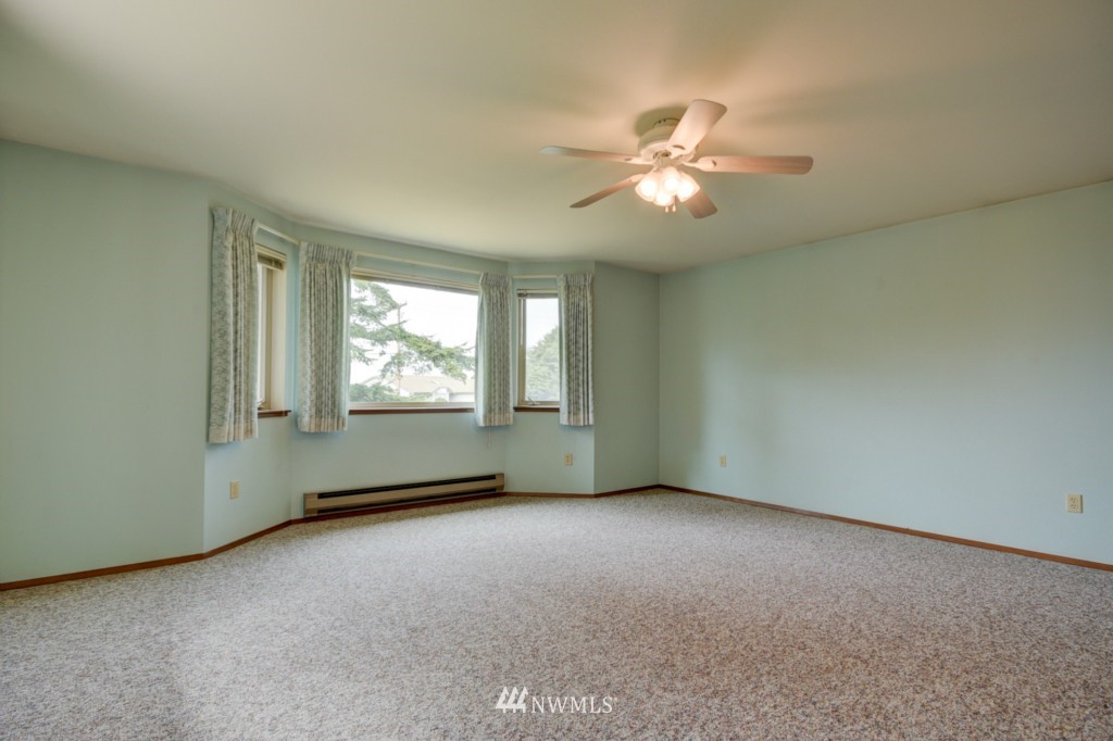 1913 Island View Road Oak Harbor, WA 98277 - Photo 13 of 25 Gallery Image 13