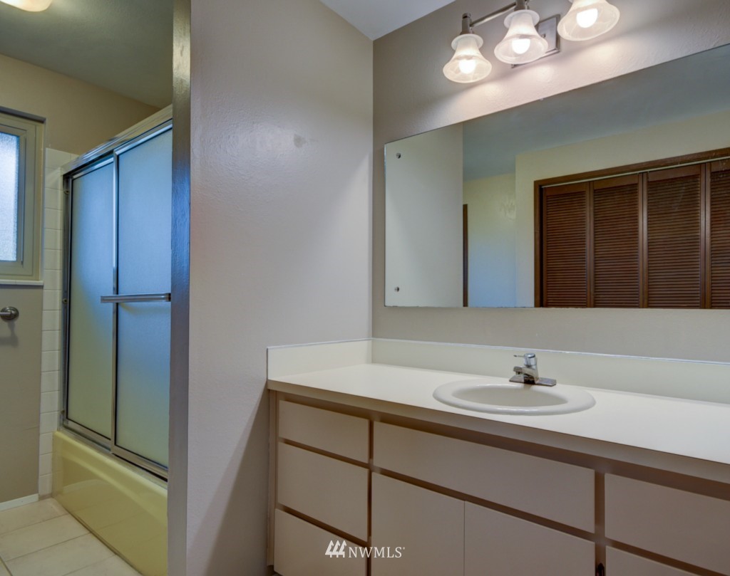 1913 Island View Road Oak Harbor, WA 98277 - Photo 15 of 25 Gallery Image 15
