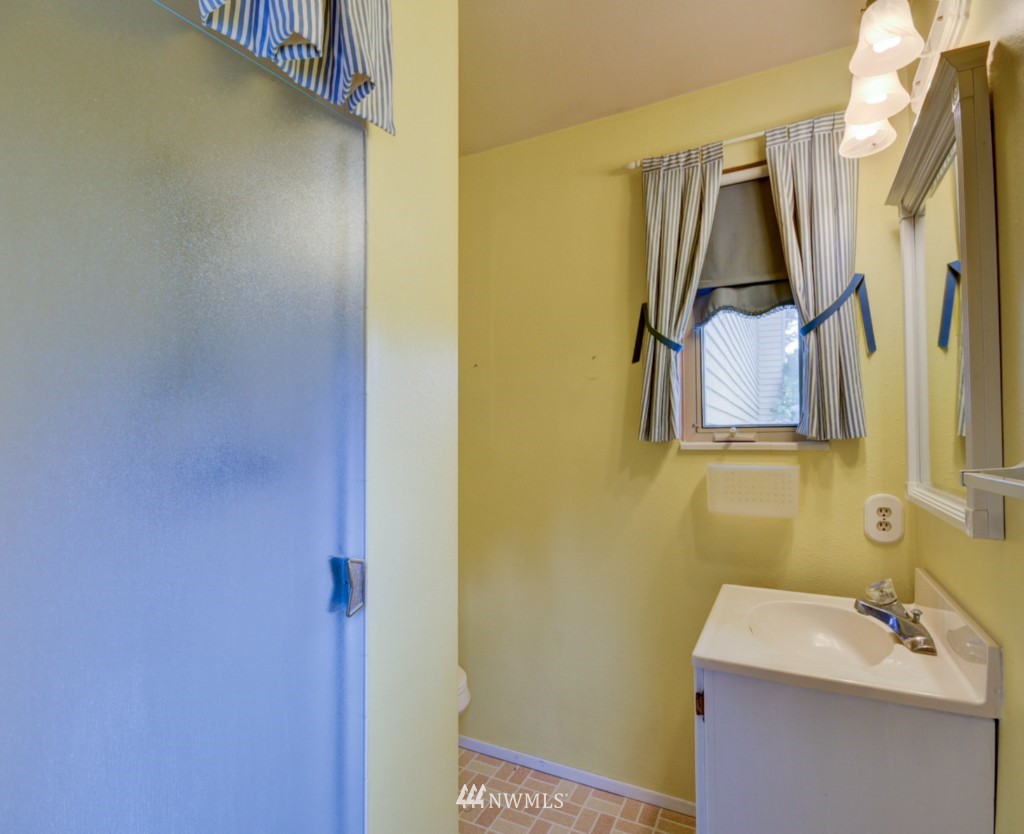 1913 Island View Road Oak Harbor, WA 98277 - Photo 17 of 25 Gallery Image 17