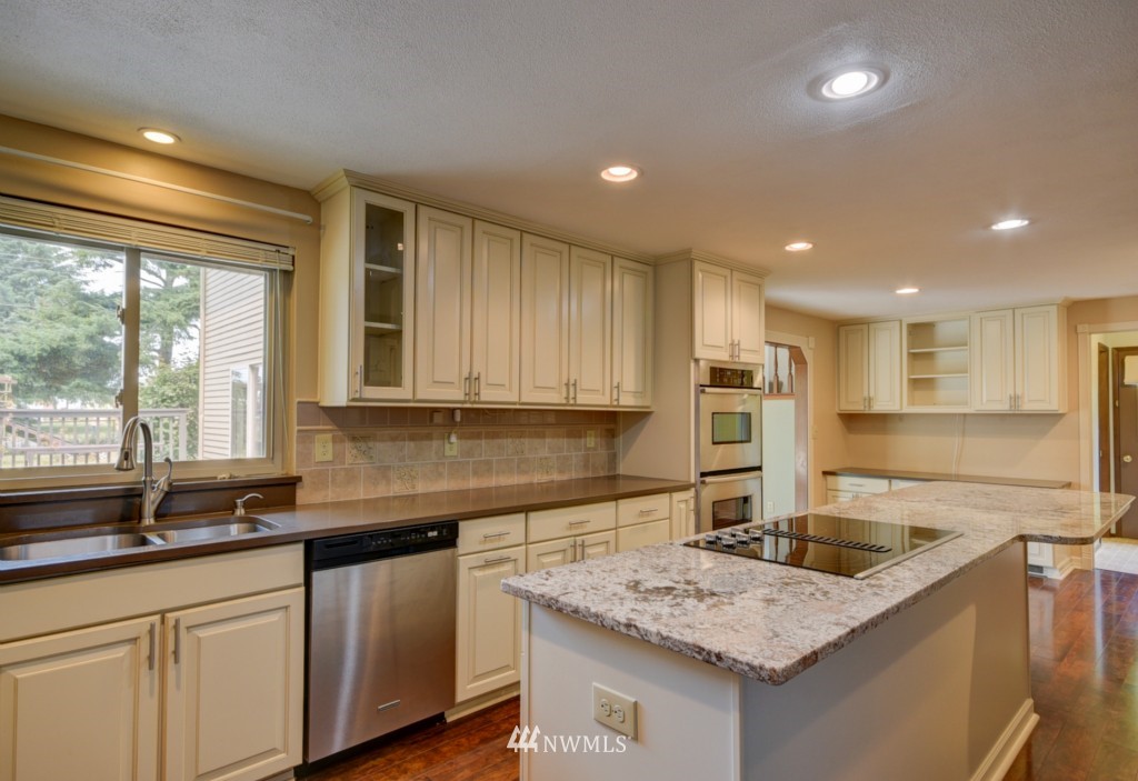 1913 Island View Road Oak Harbor, WA 98277 - Photo 3 of 25 Gallery Image 3