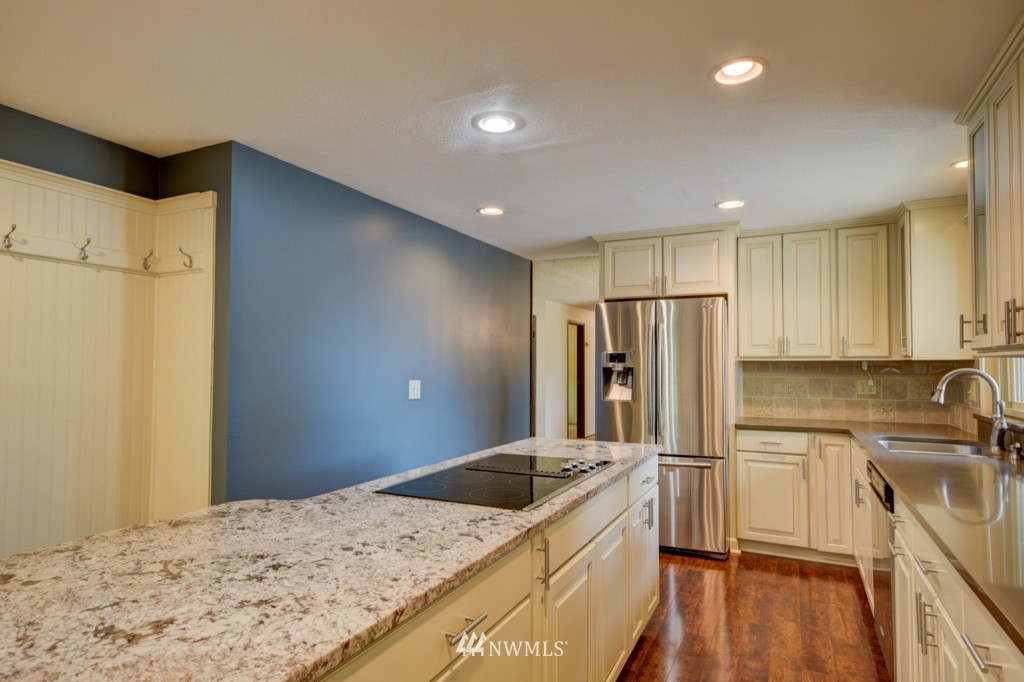 1913 Island View Road Oak Harbor, WA 98277 - Photo 5 of 25 Gallery Image 5