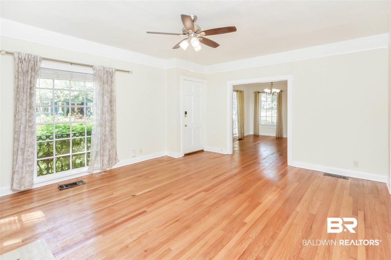 120 Margaret Street Mobile, AL 36607 - Photo 5 of 38