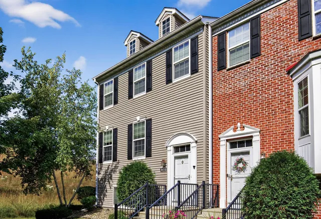 $332,000 | 4450 Bulrush Boulevard, Shakopee, MN 55379