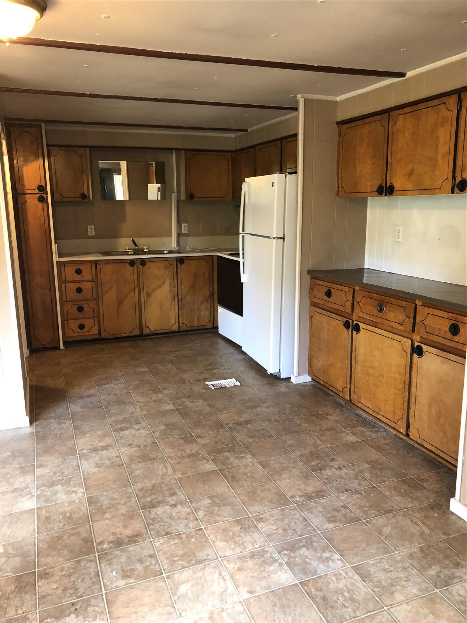 1560 Reese Road Bethpage, TN 37022 - Photo 19 of 22 a view of a kitchen with refrigerator and mirror