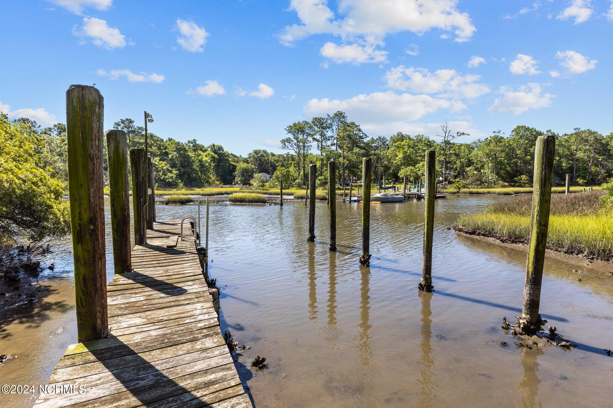 216 Oyster Lane Hubert, NC 28539 - Photo 12 of 80 Waterfront Dock