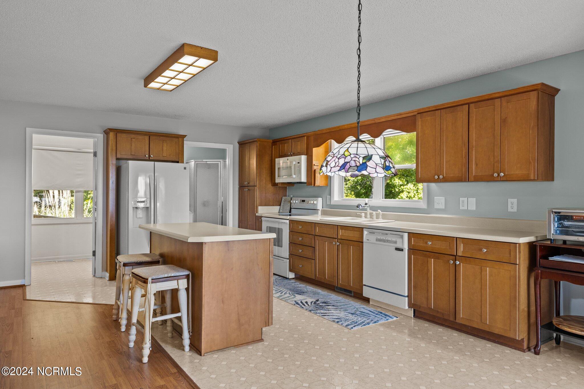 216 Oyster Lane Hubert, NC 28539 - Photo 17 of 80 Kitchen