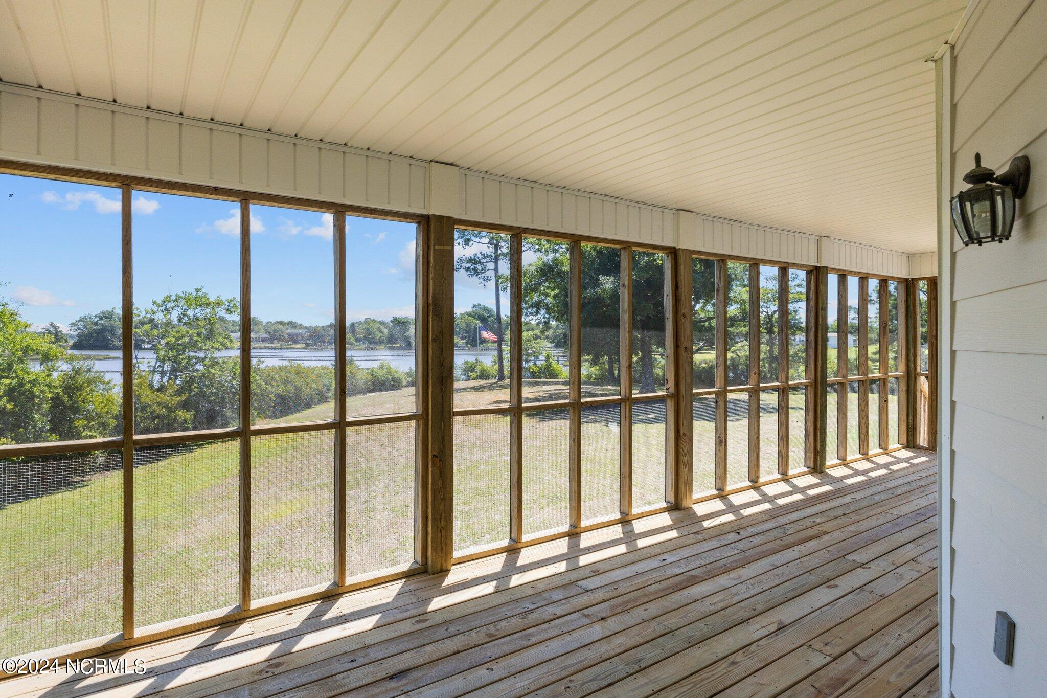 216 Oyster Lane Hubert, NC 28539 - Photo 20 of 80 Screen Porch