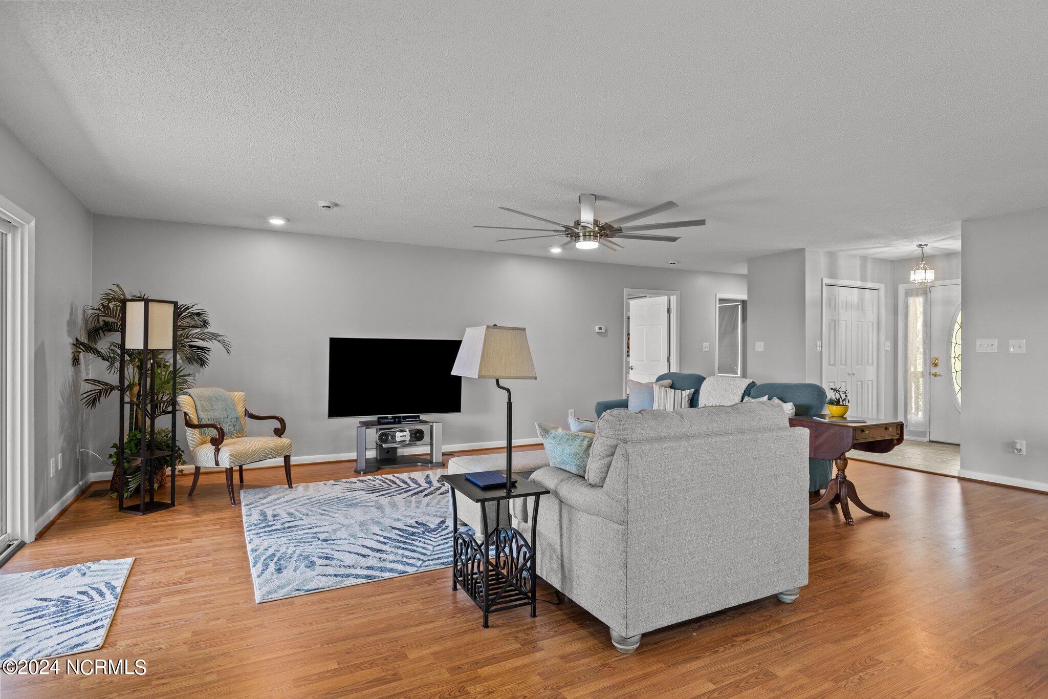 216 Oyster Lane Hubert, NC 28539 - Photo 23 of 80 Living Room