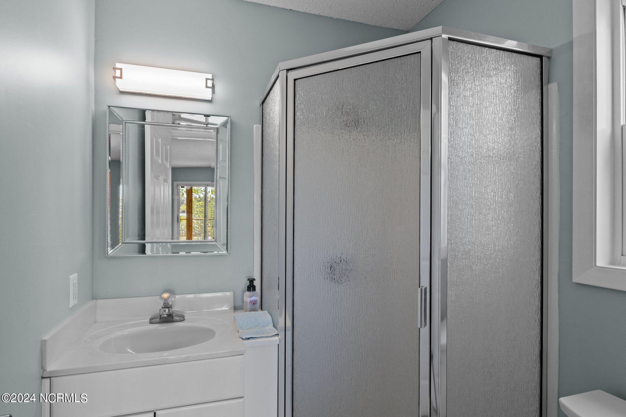 216 Oyster Lane Hubert, NC 28539 - Photo 29 of 80 2nd Bath