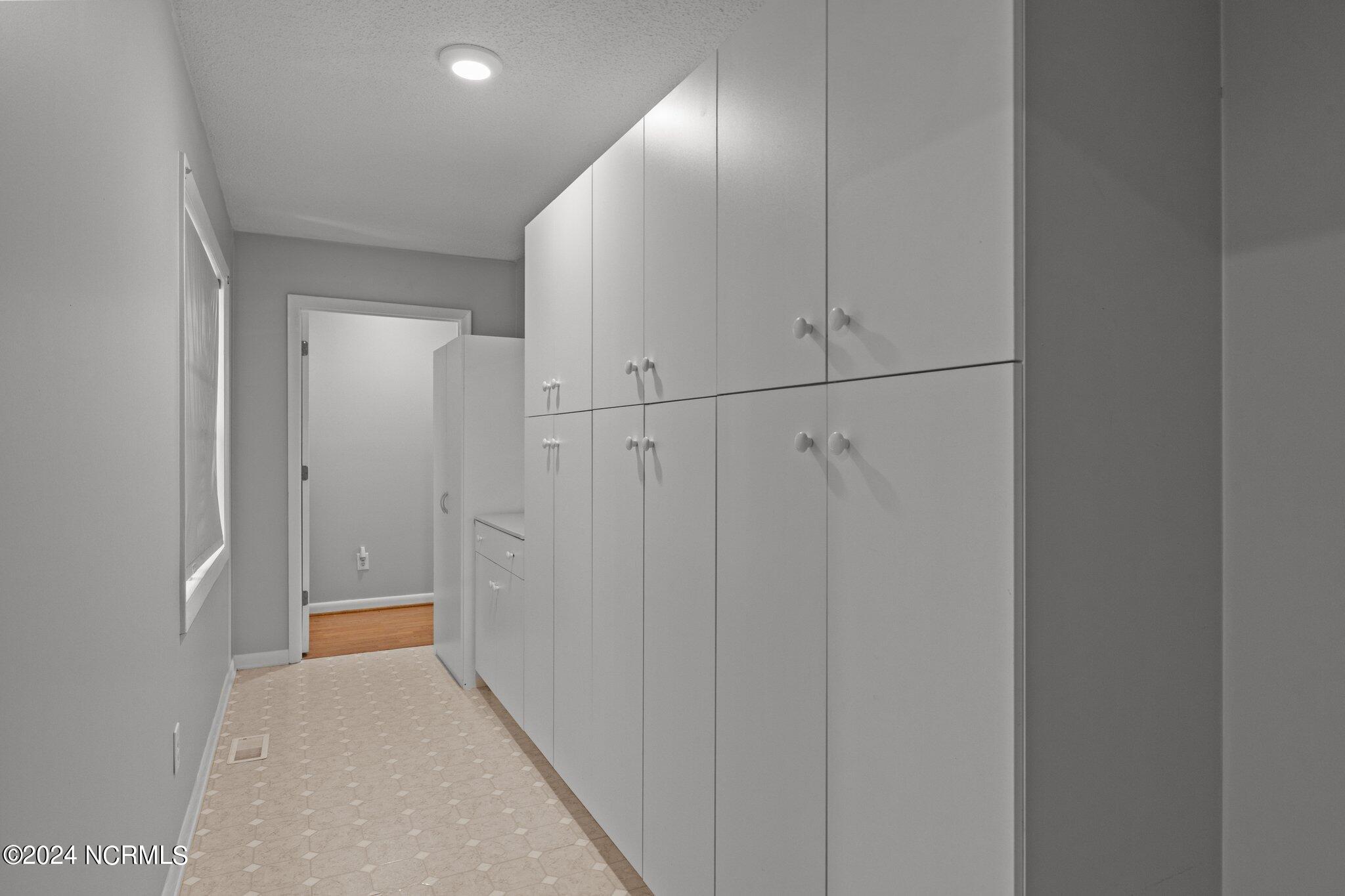 216 Oyster Lane Hubert, NC 28539 - Photo 30 of 80 Hall to Main House