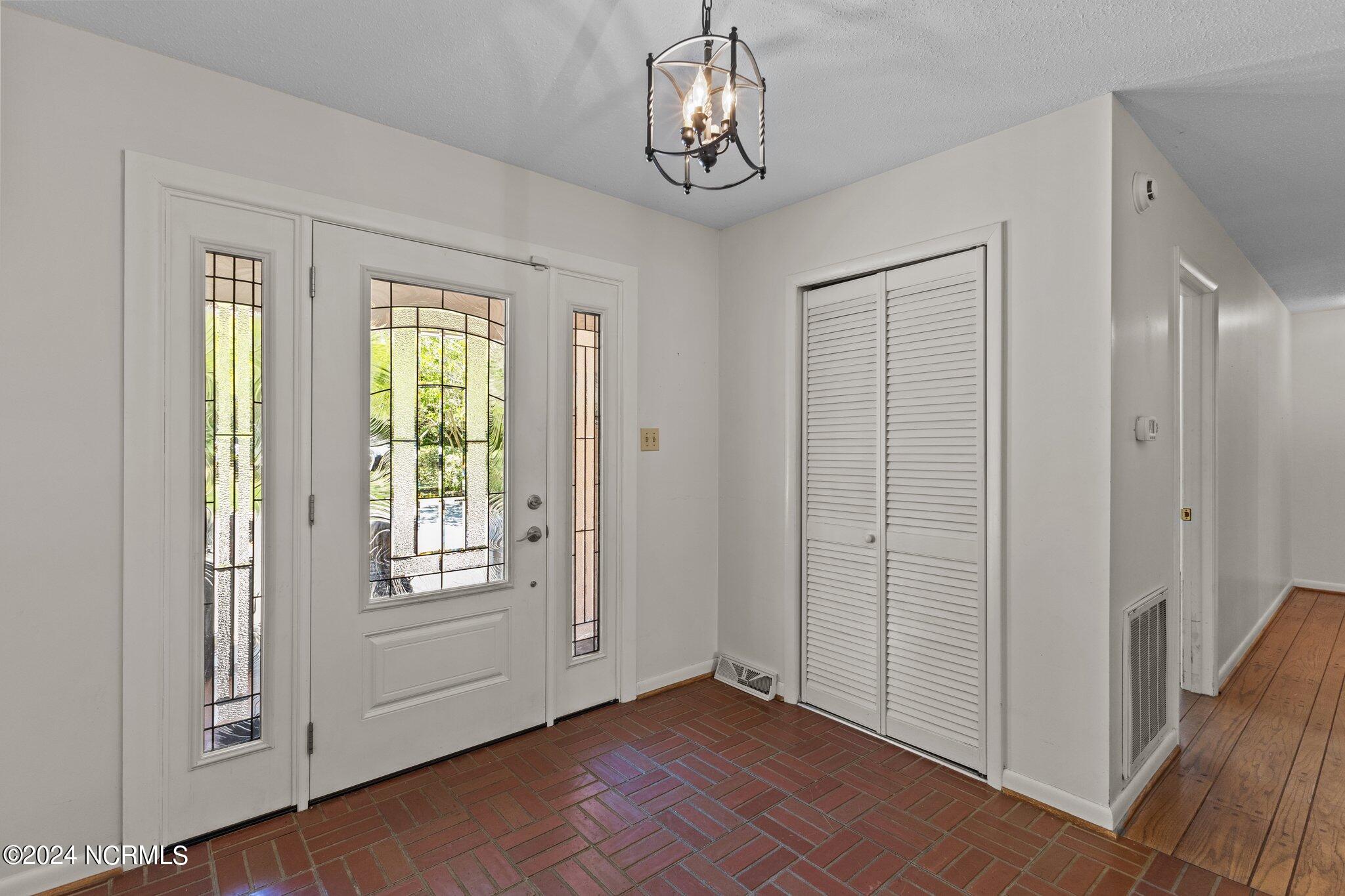 216 Oyster Lane Hubert, NC 28539 - Photo 31 of 80 Main House Entry Foyer