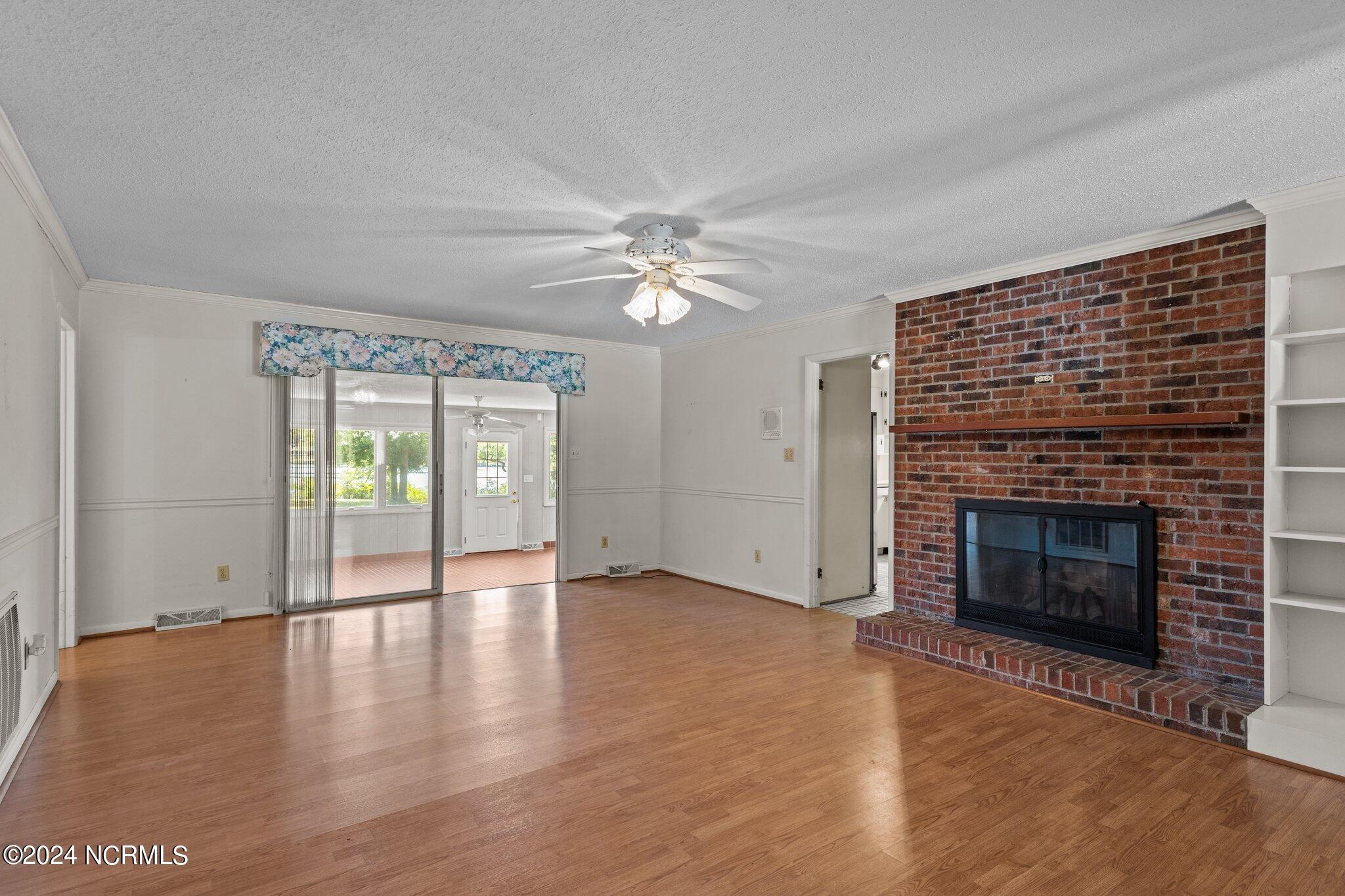 216 Oyster Lane Hubert, NC 28539 - Photo 32 of 80 Living Room w/Fireplace